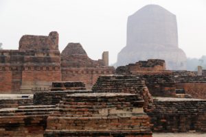 Sarnath, Klosterruinen und Stupa