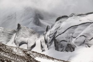 Ganesha und ein kopfloses Wesen, Weg zum Kailash